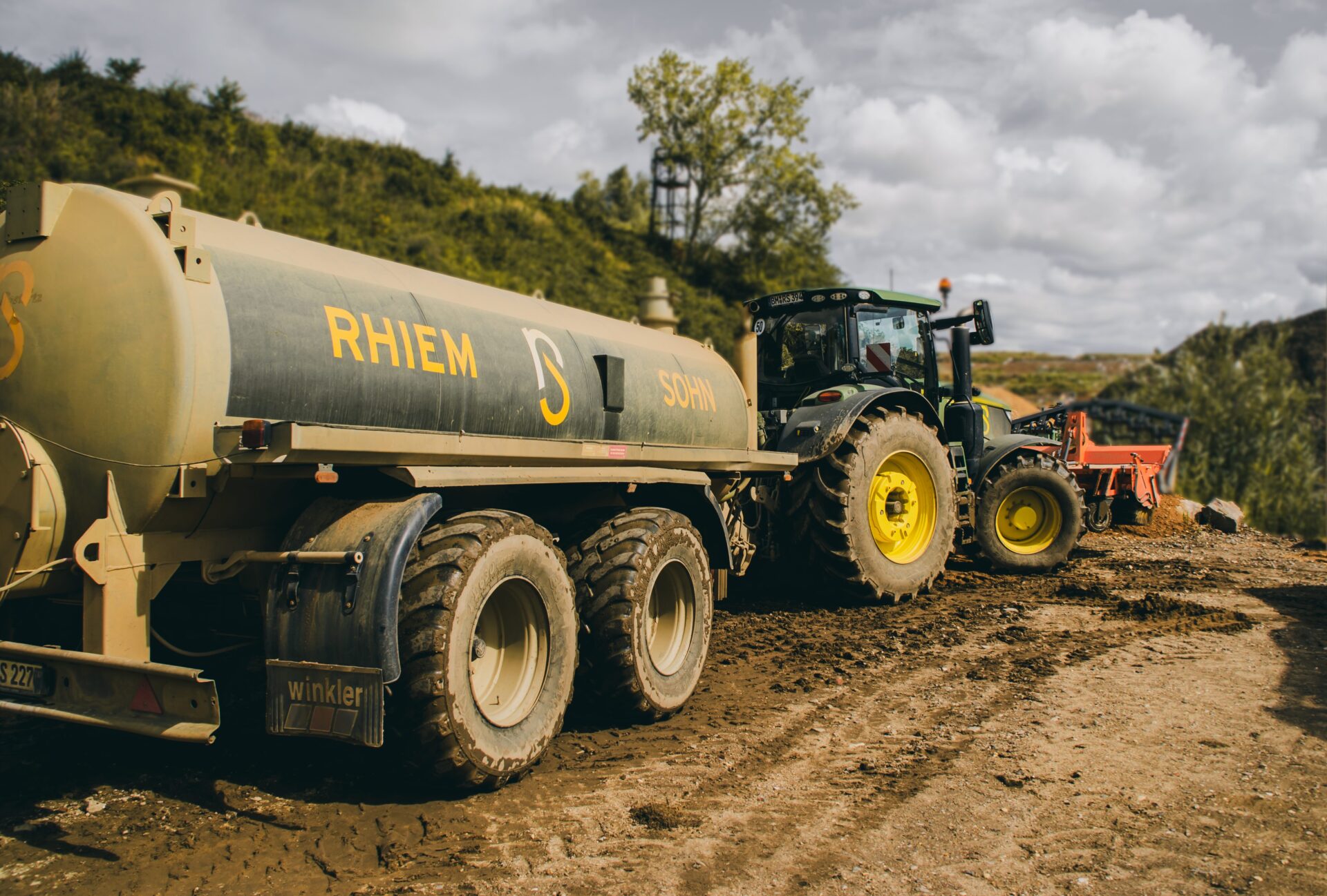 Traktor mit Wasserfass